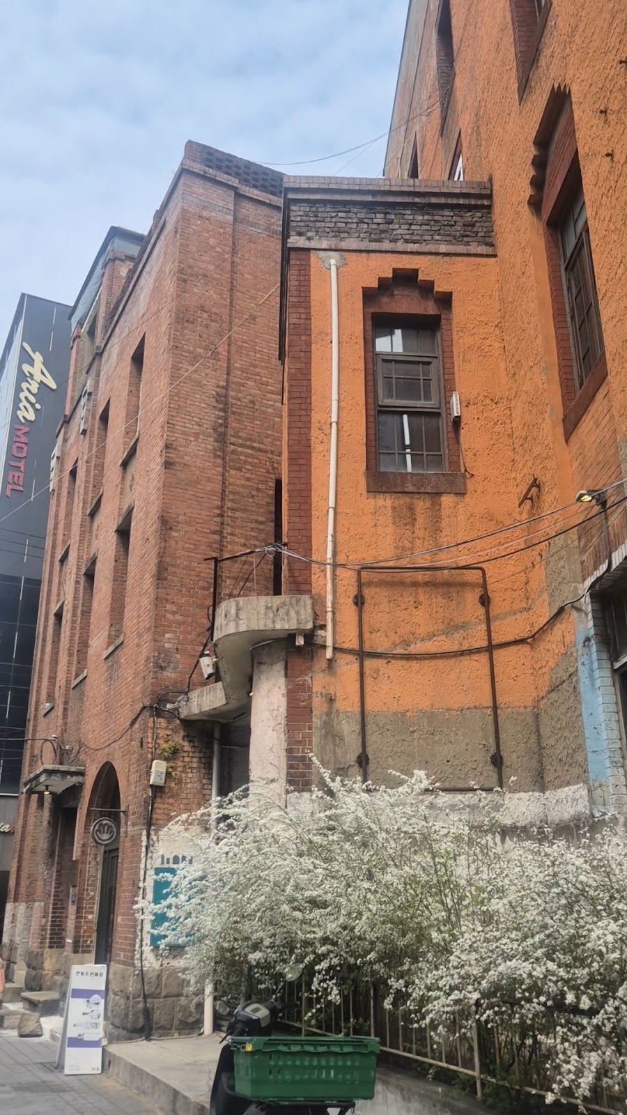 A 1920s Hospital Turned Vintage Cafe: Brown Hands&nbsp;Baekje