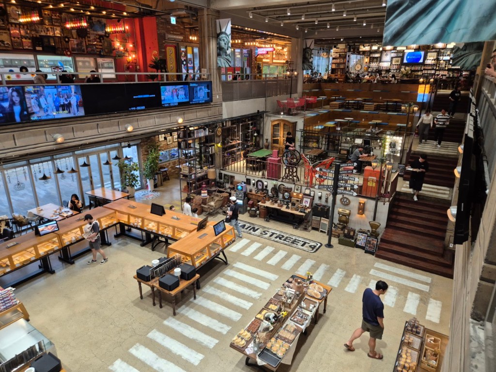 Main Street Pyeongtaek: Mega NYC Theme Cafe & Seohae Bridge&nbsp;Views