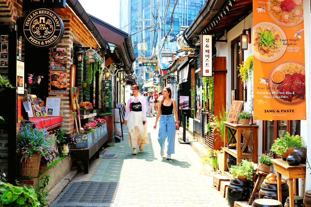 The Soul of Retro Seoul: The Ultimate Guide to Ikseon-dong Hanok&nbsp;Village