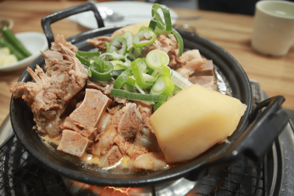 50-Year Tradition Ilmijip: The Best Authentic Gamjatang (Pork Bone&nbsp;Stew)