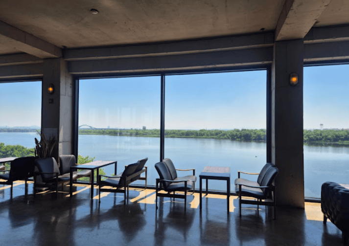 Panoramic River Views, Endless Pastries, and Fluffy Friends: A Full Review of ‘Cafe&nbsp;Archive’