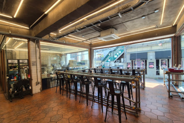 A Roastery Gem in Namyeong-dong: ‘Gold Button Coffee’